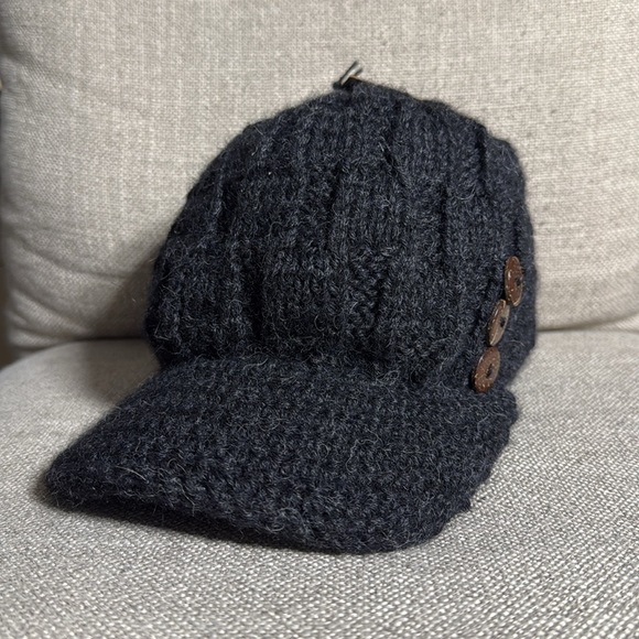 Peruvian Link Bundle - Alpaca Mother Pearl Button Cap & Socks - Picture 3 of 9